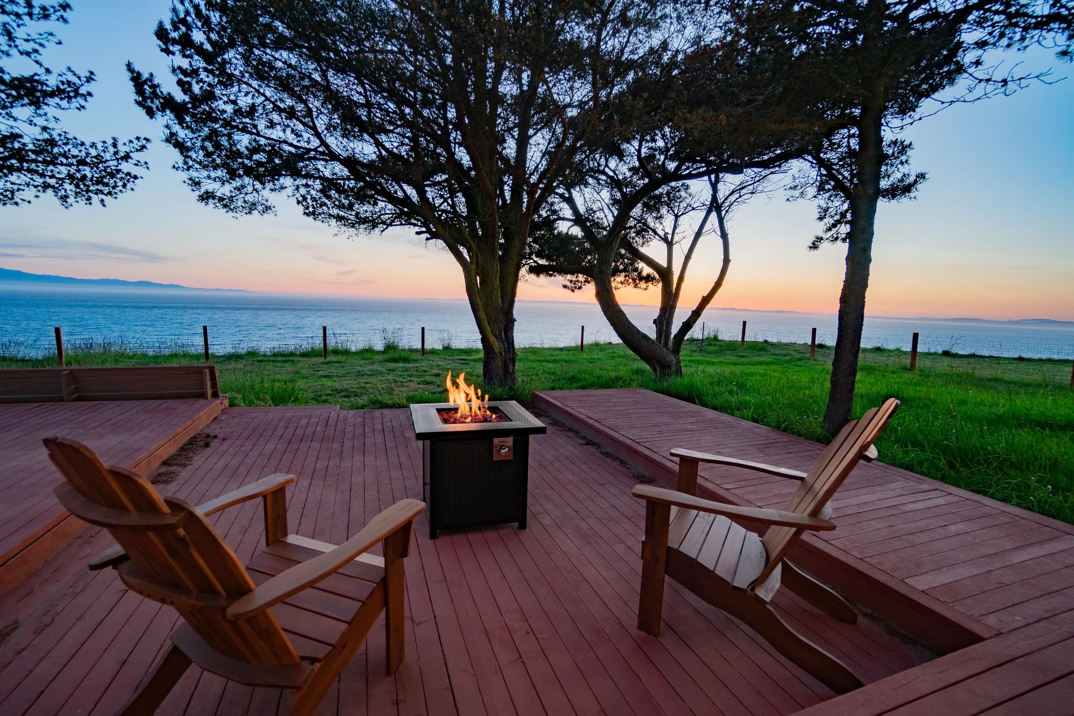 Sea-Renity Haven fireplace private-stay atmosphere in Oak Harbor